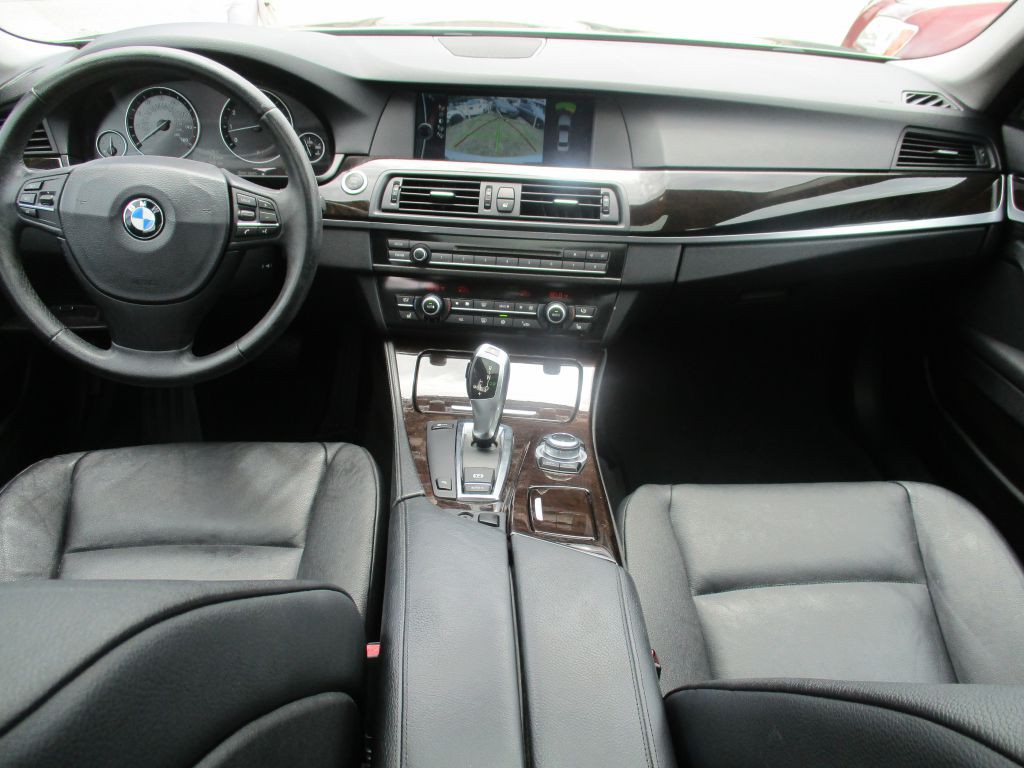 2011 BMW 5 Series Image 13