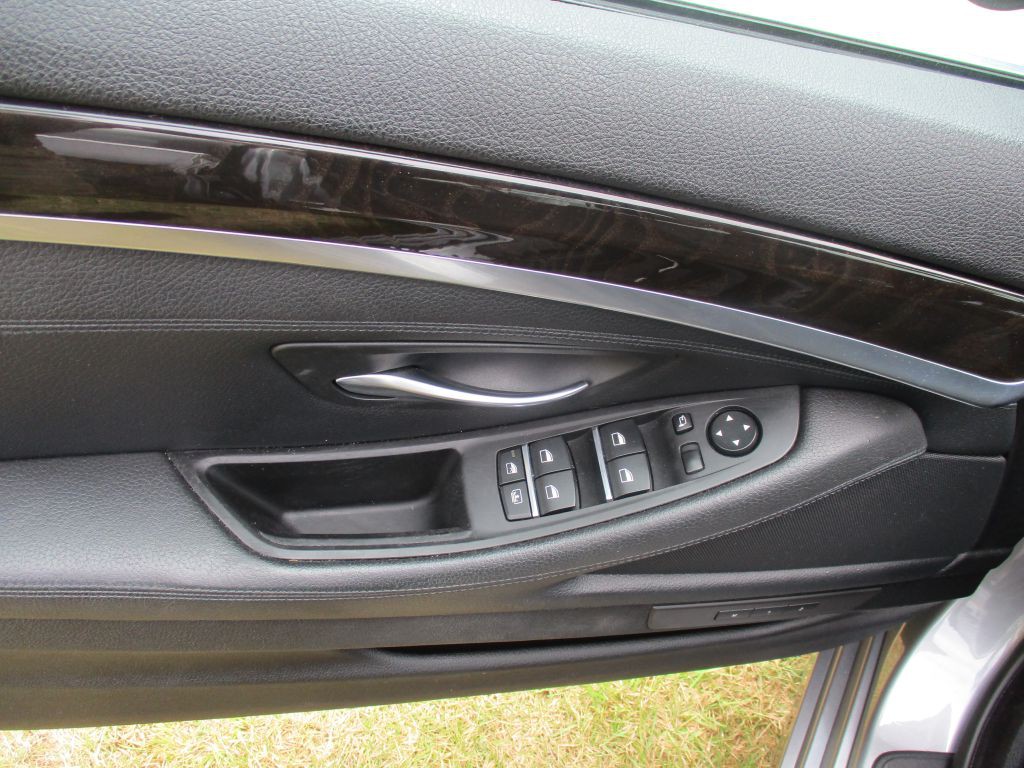 2011 BMW 5 Series Image 19