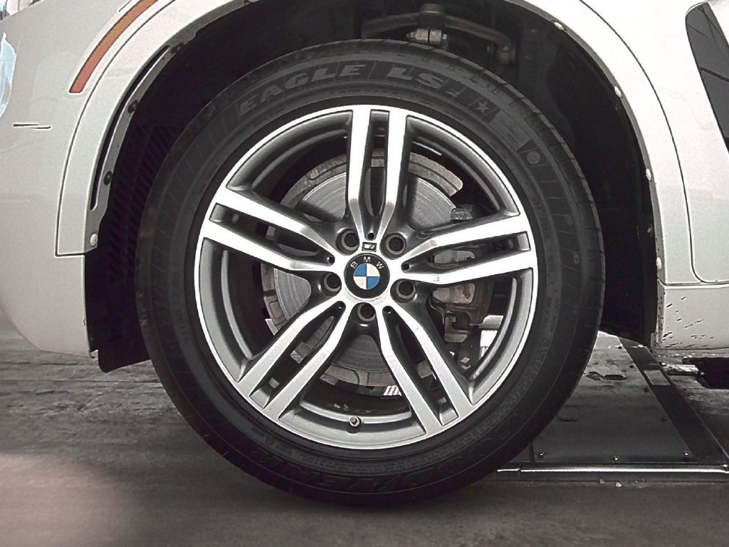 2015 BMW X6 Image 15