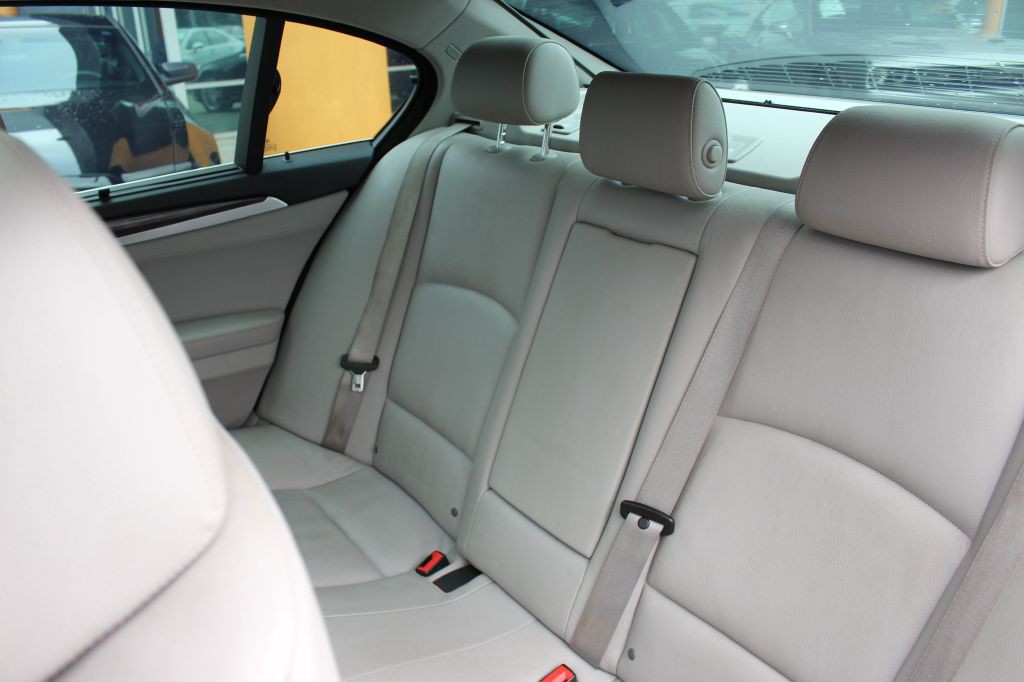 2012 BMW 5 Series Image 12