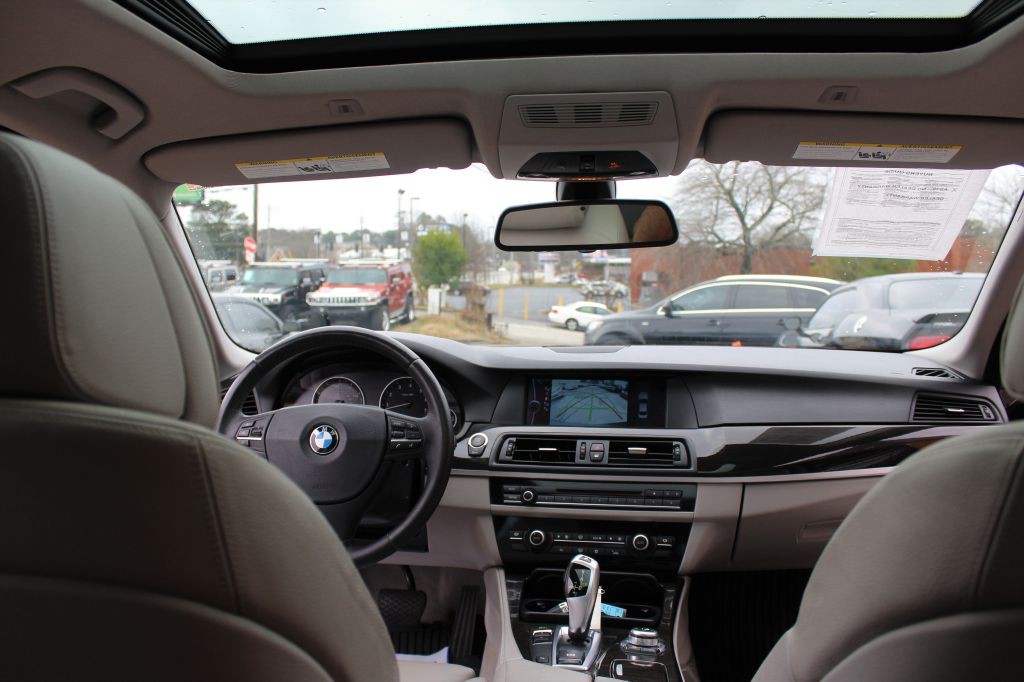 2012 BMW 5 Series Image 17