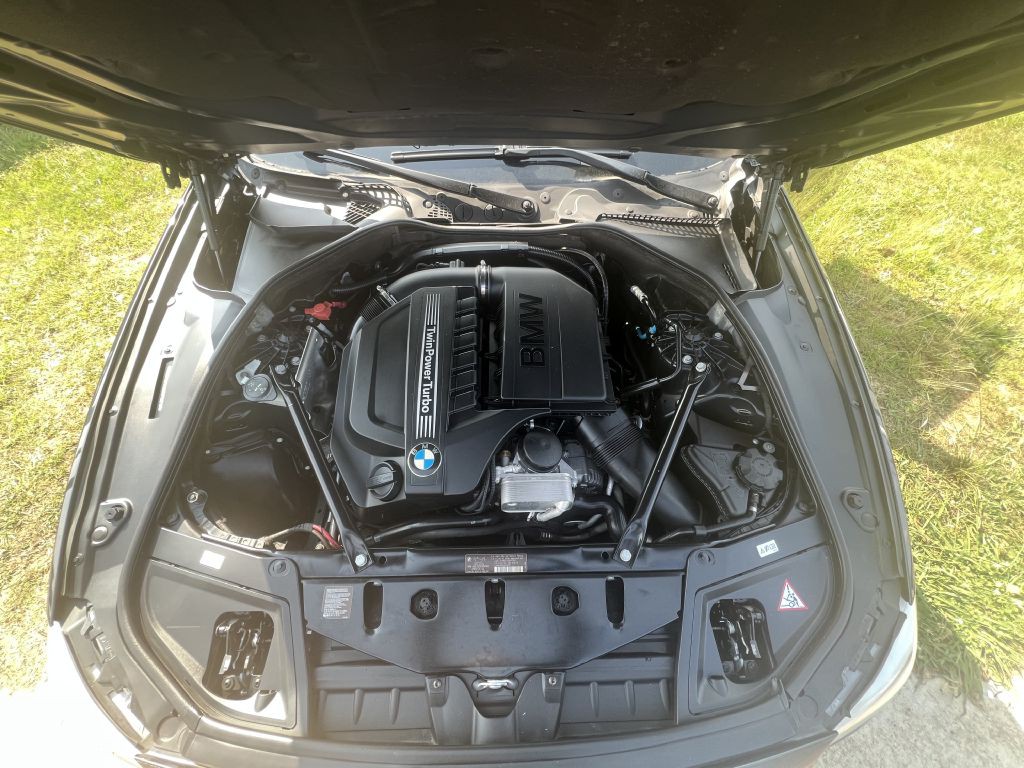 2012 BMW 5 Series Image 19