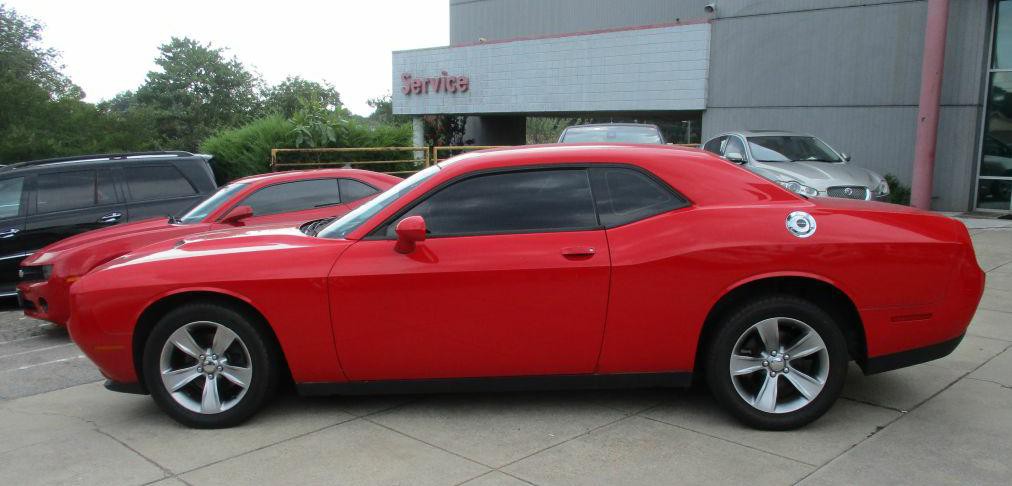 2016 Dodge Challenger Image 2