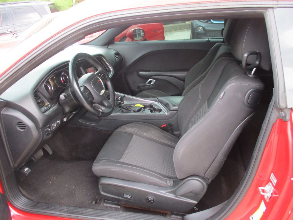 2016 Dodge Challenger Image 17