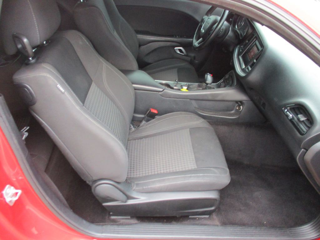 2016 Dodge Challenger Image 21