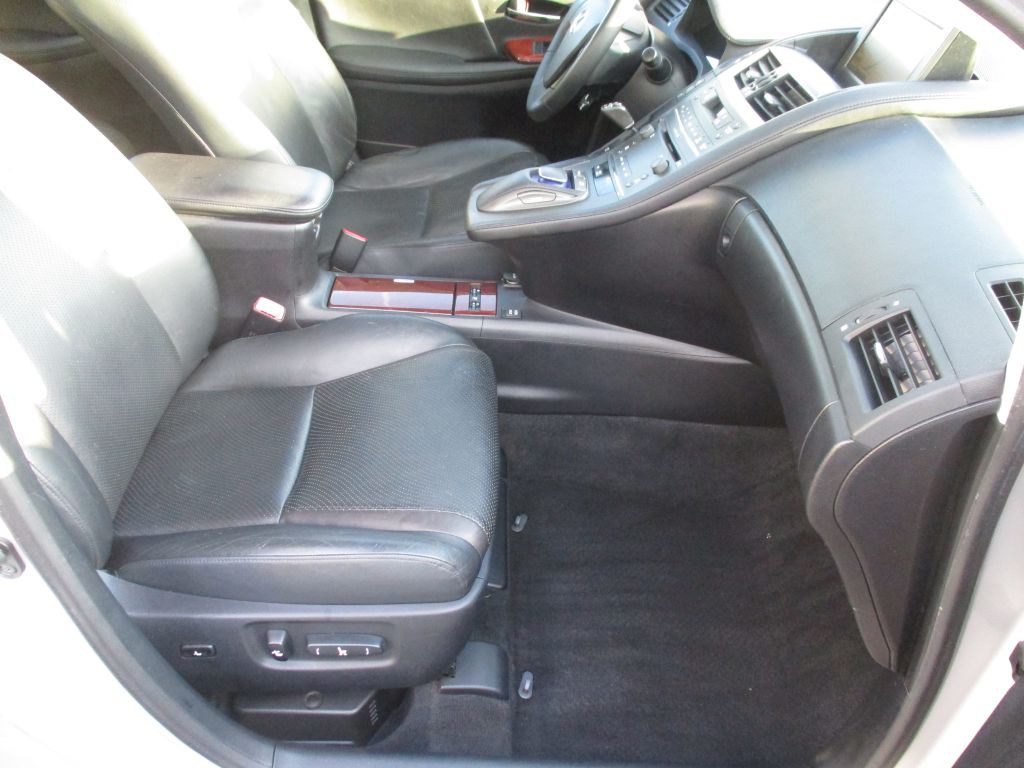 2010 Lexus HS Image 16