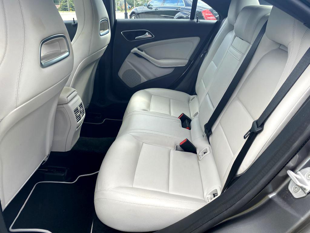 2015 Mercedes-Benz CLA-Class Image 12