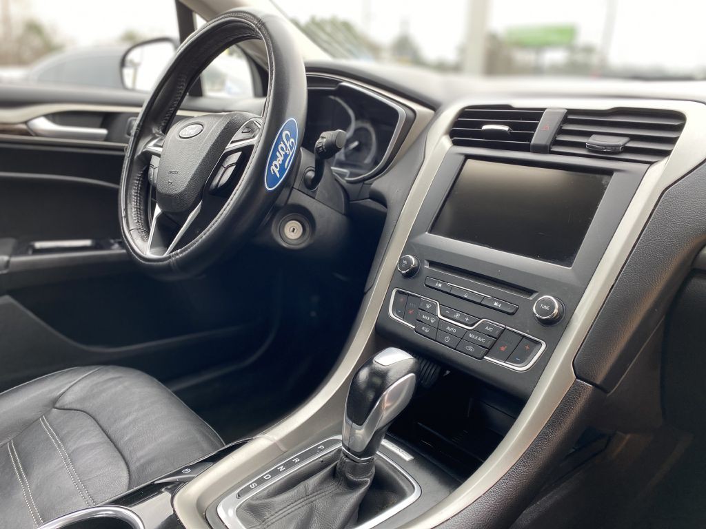 2016 Ford Fusion Image 17