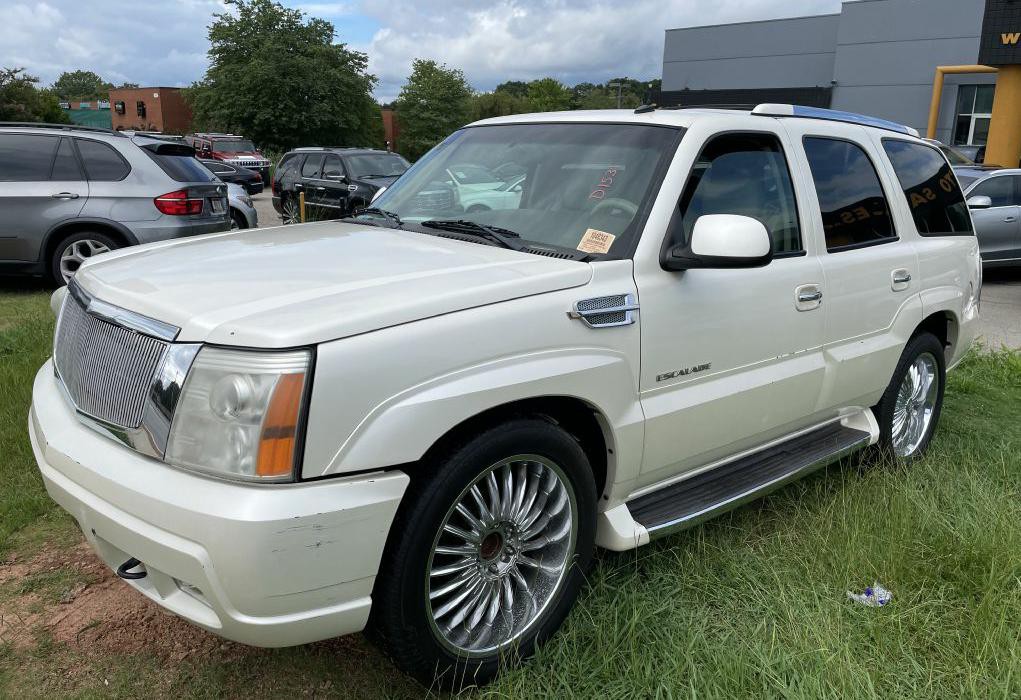 2003 Cadillac Escalade Image 2