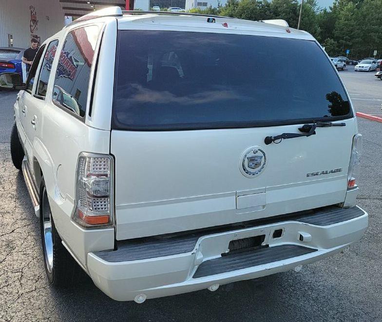 2003 Cadillac Escalade Image 11