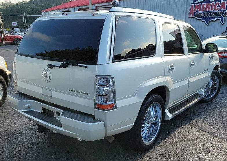 2003 Cadillac Escalade Image 12