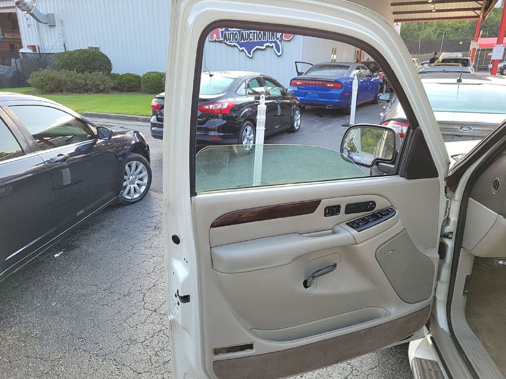 2003 Cadillac Escalade Image 14