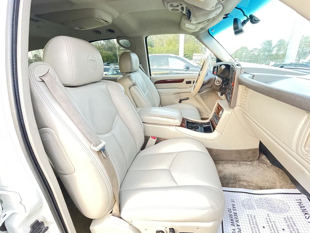 2003 Cadillac Escalade Image 17