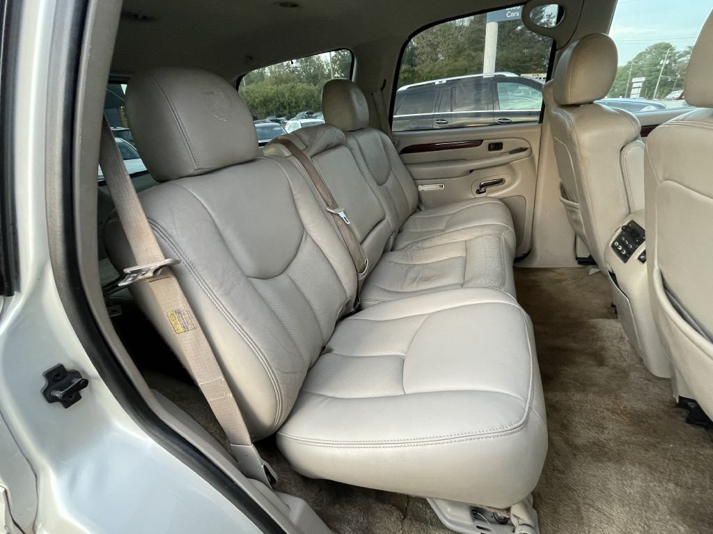 2003 Cadillac Escalade Image 21
