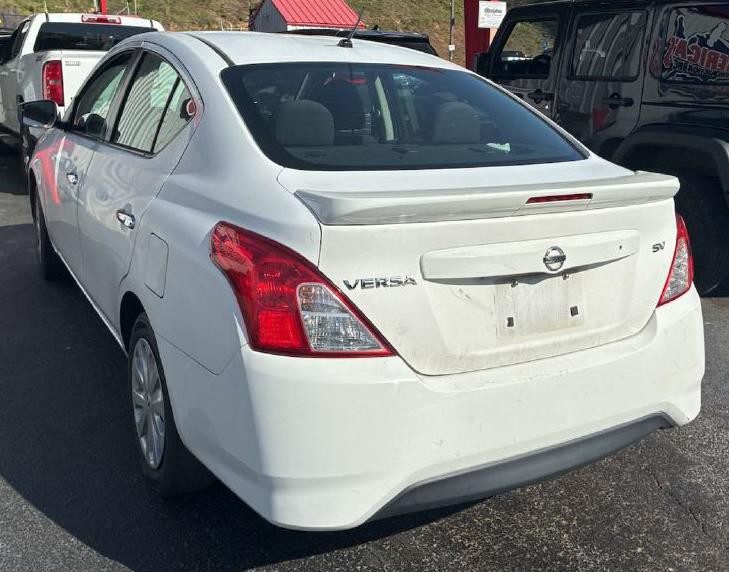 2018 Nissan Versa Image 2