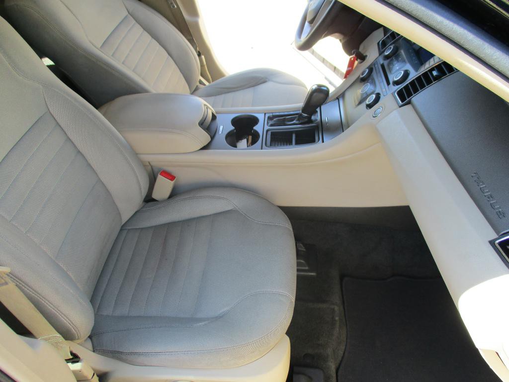 2014 Ford Taurus Image 10
