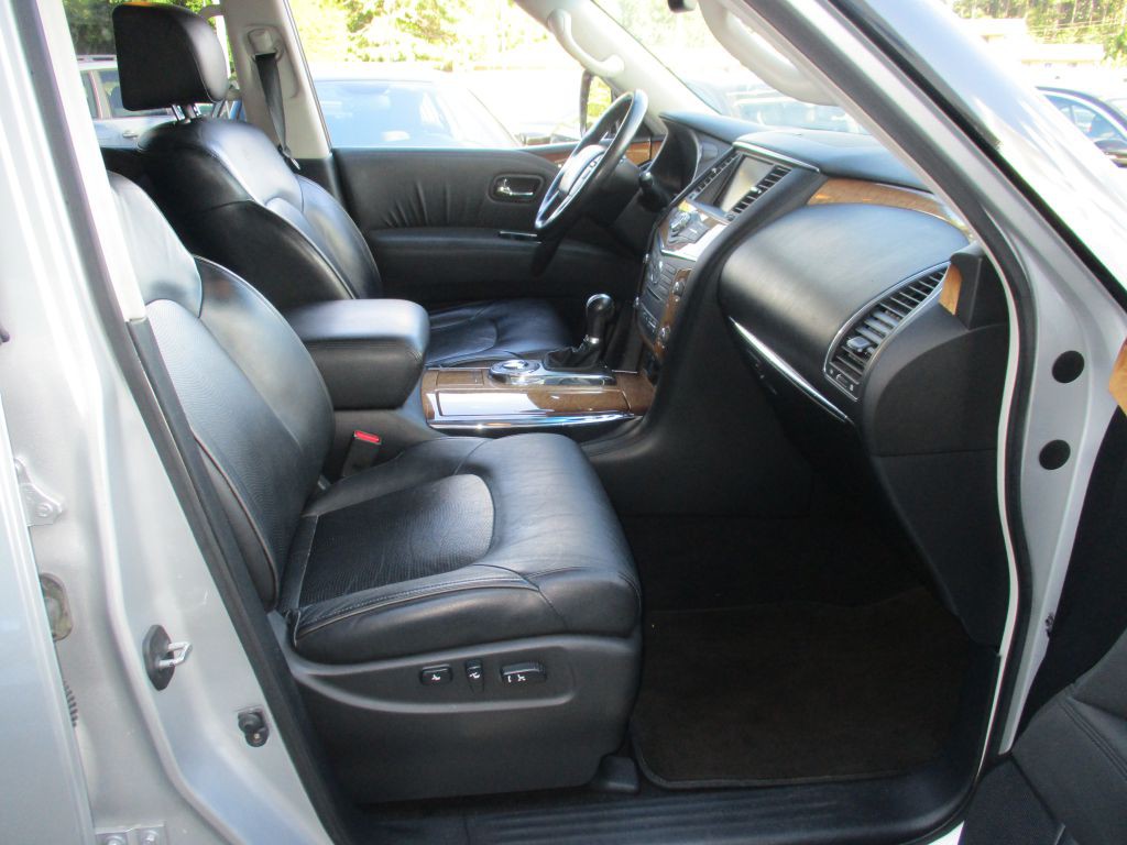 2011 INFINITI QX56 Image 15