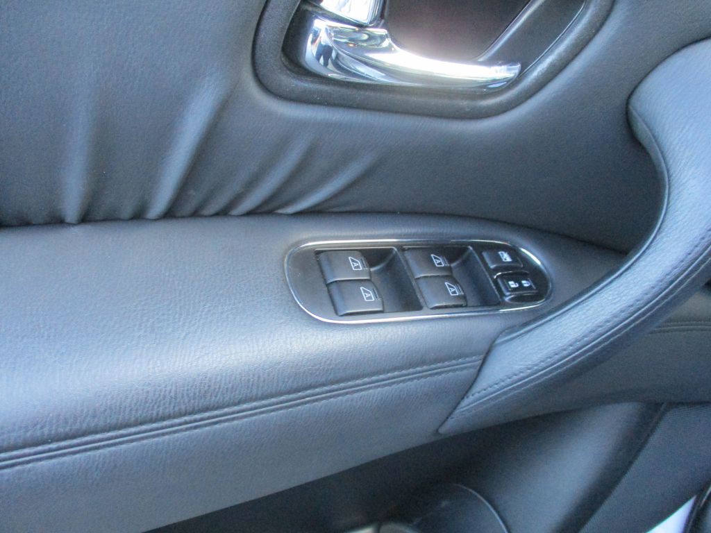 2011 INFINITI QX56 Image 20