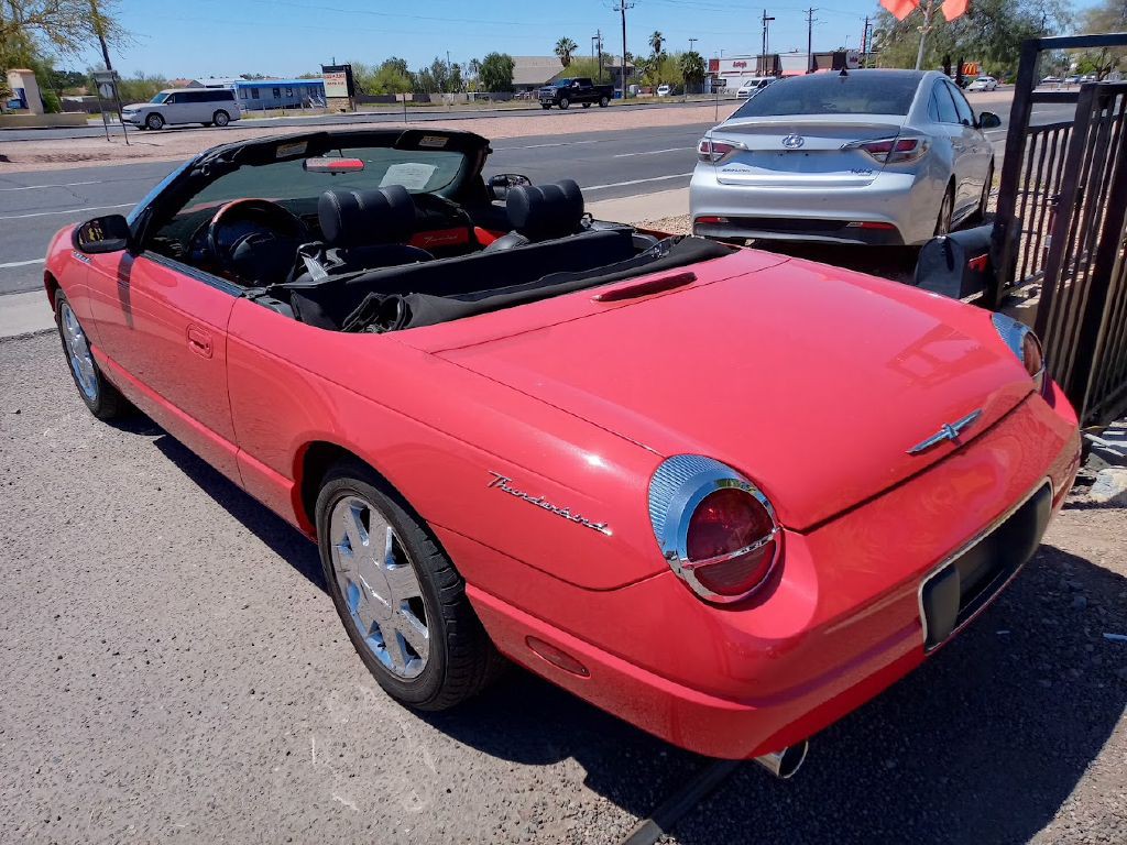 2002 Ford Thunderbird Image 4