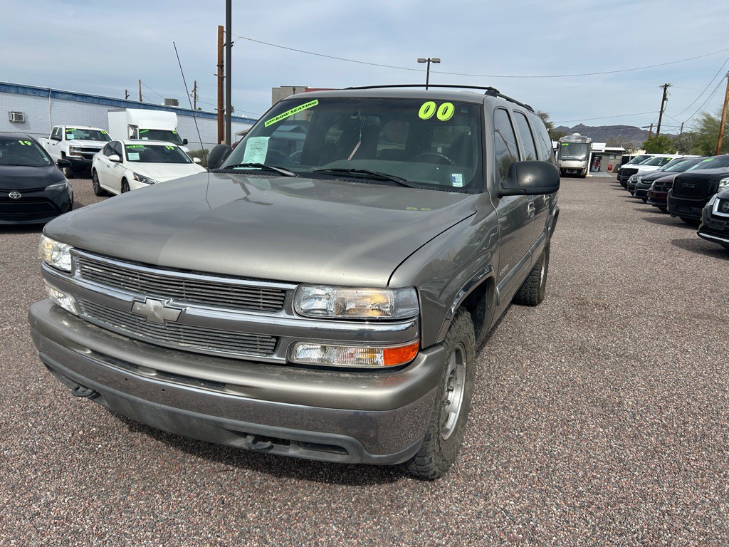 2000 Chevrolet Suburban Image 2