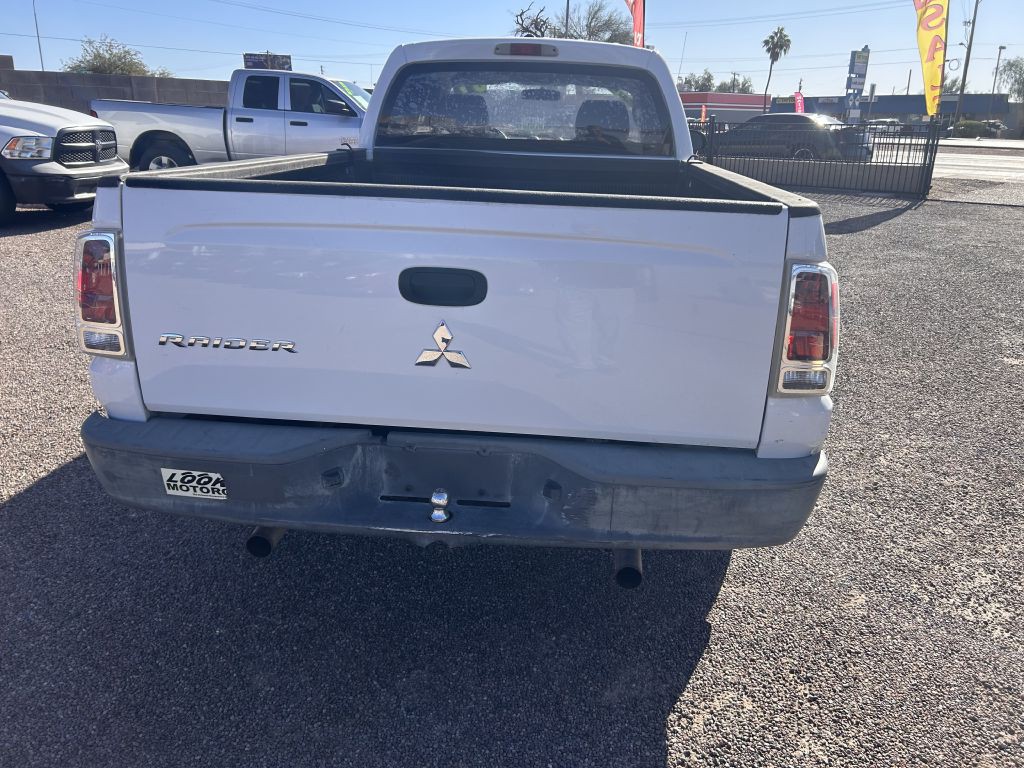 2007 Mitsubishi Raider Image 4