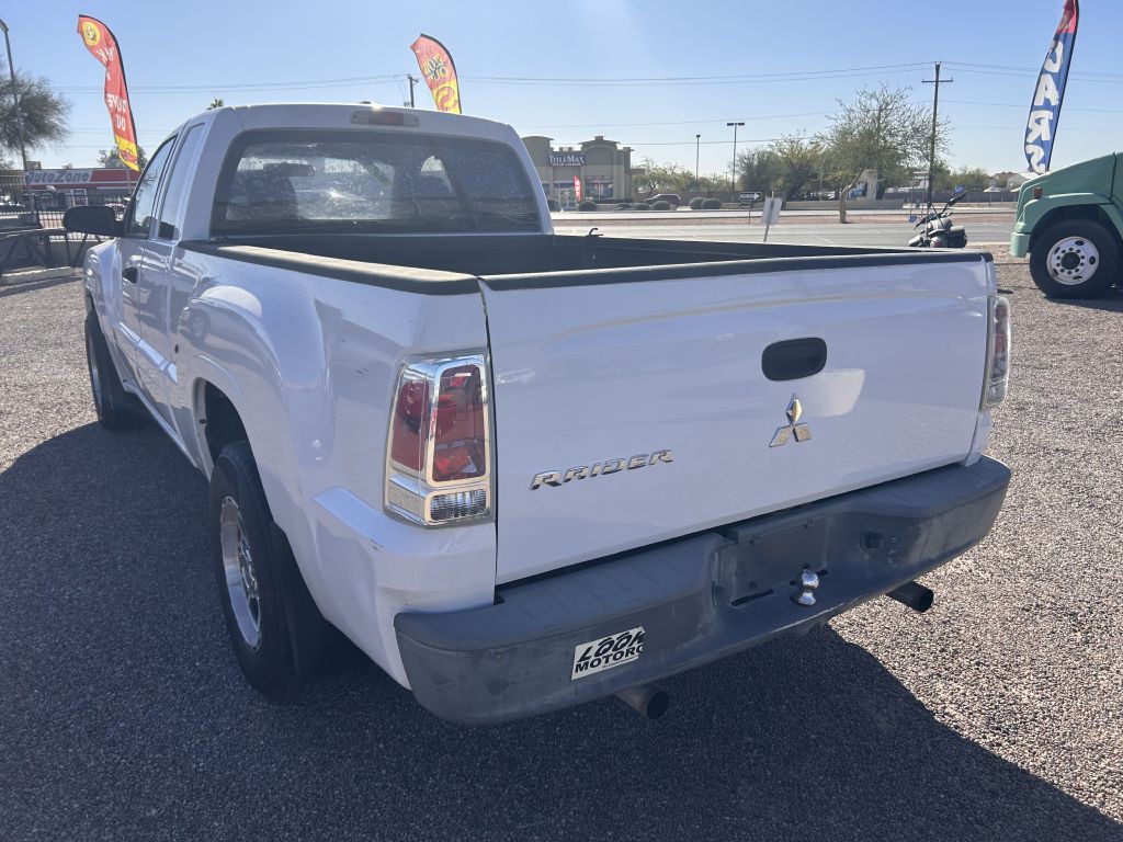 2007 Mitsubishi Raider Image 5