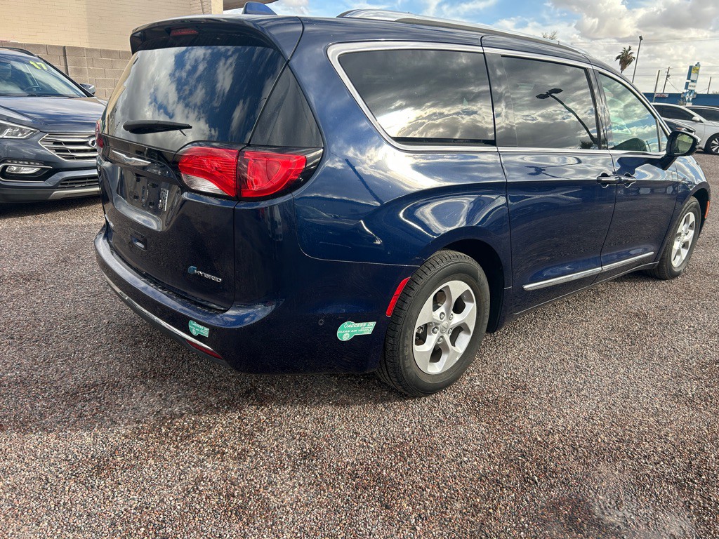 2017 Chrysler Pacifica Image 6