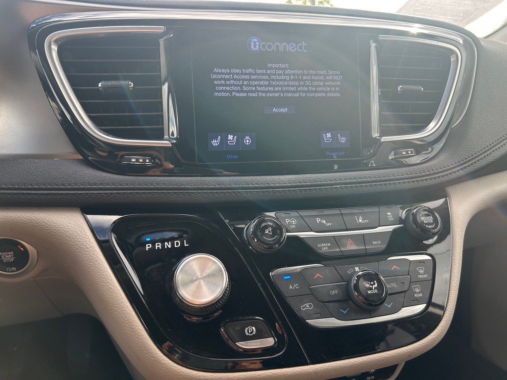 2017 Chrysler Pacifica Image 13
