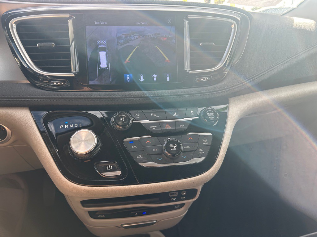 2017 Chrysler Pacifica Image 14