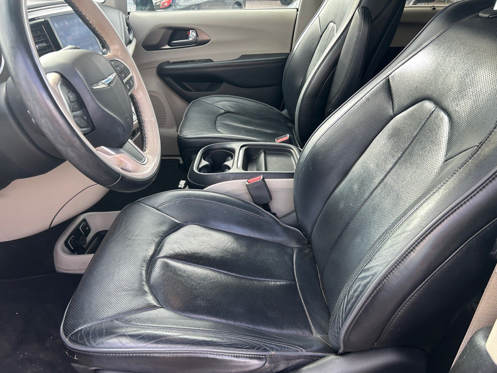 2017 Chrysler Pacifica Image 16