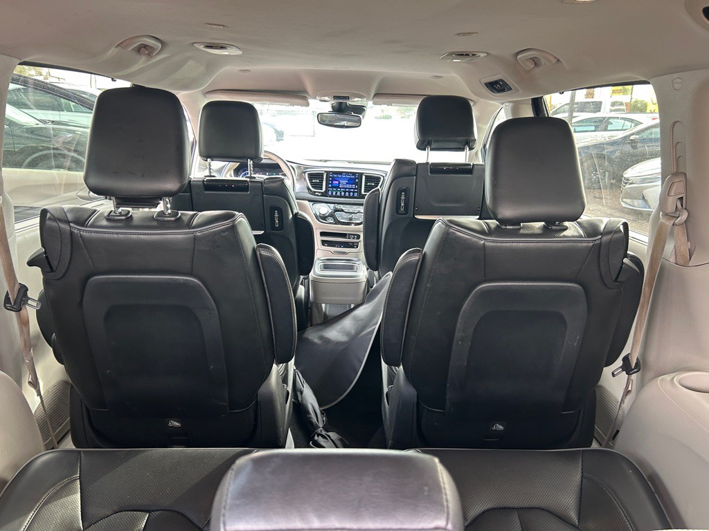 2017 Chrysler Pacifica Image 17