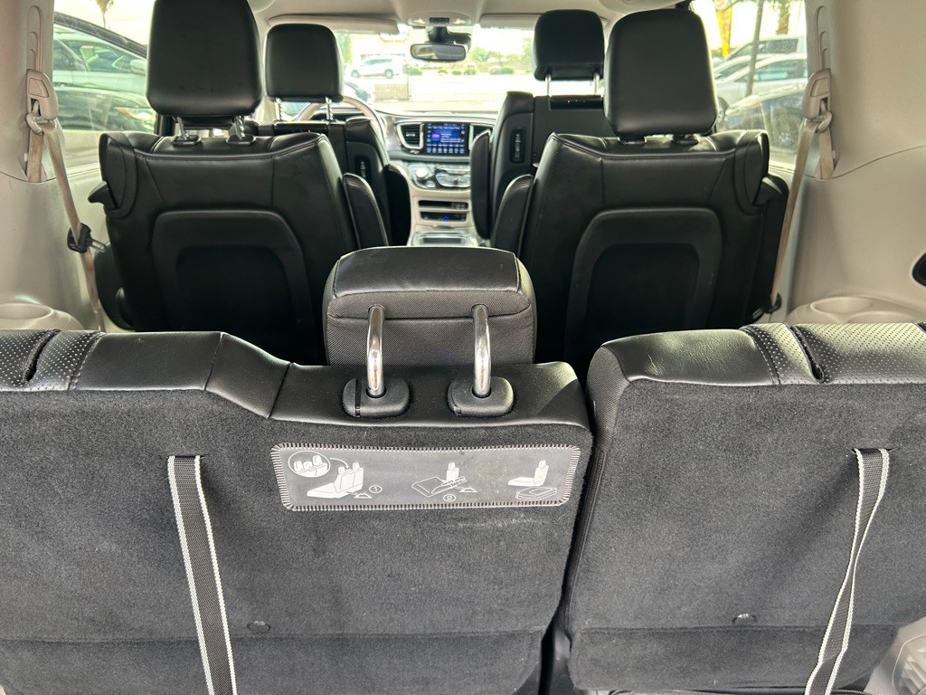 2017 Chrysler Pacifica Image 18