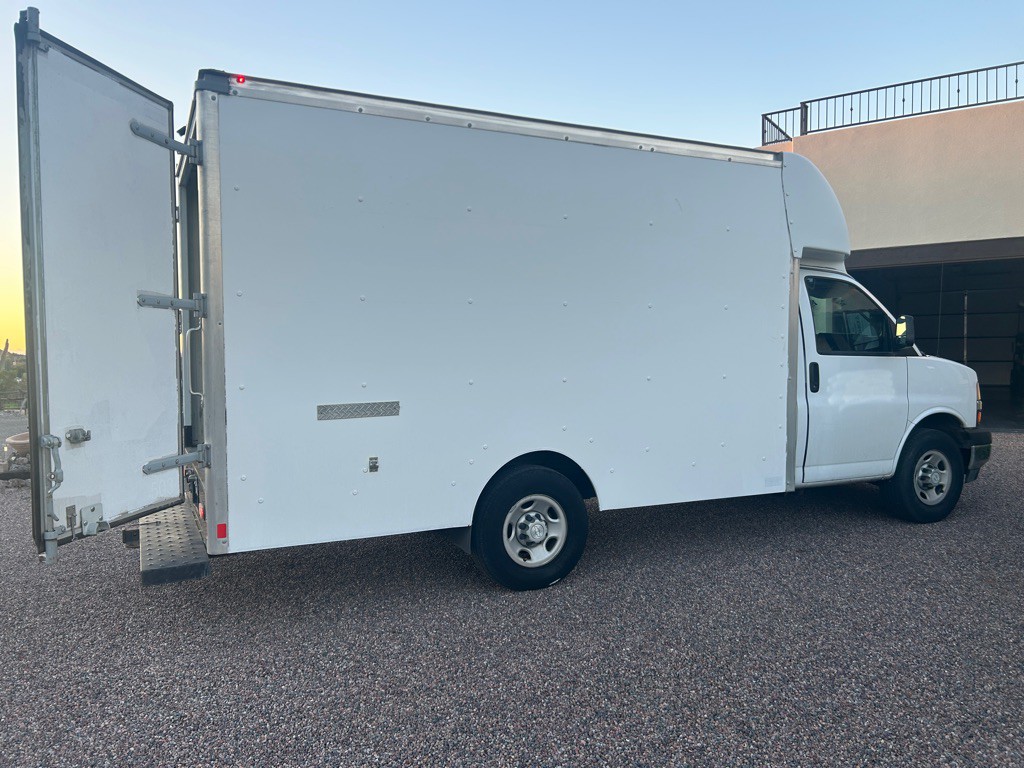 2019 Chevrolet Express Image 6