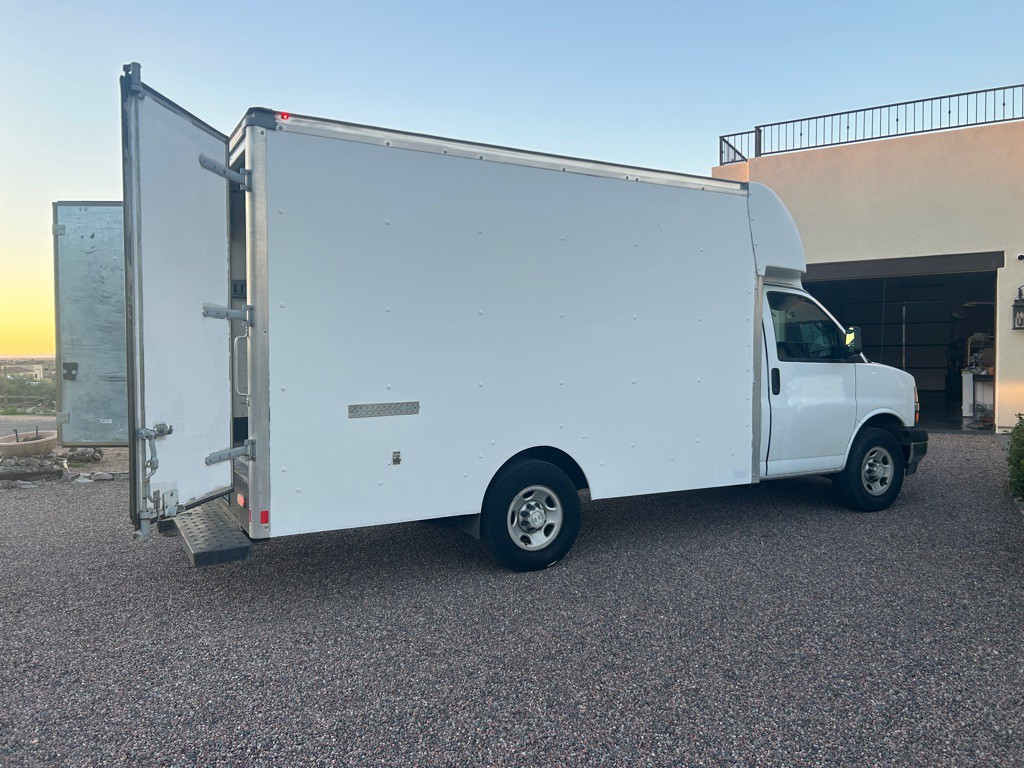 2019 Chevrolet Express Image 9
