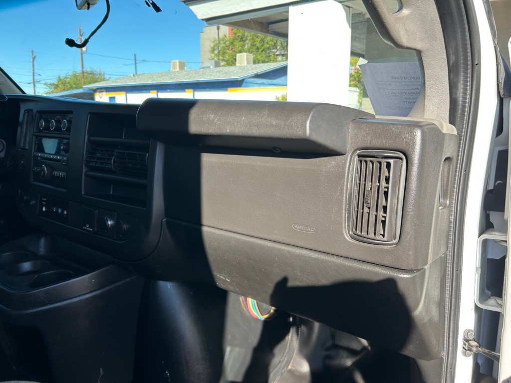 2019 Chevrolet Express Image 25