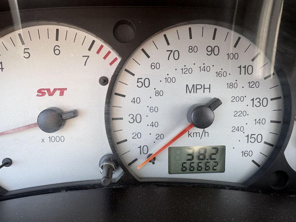 2004 Ford Focus Image 8