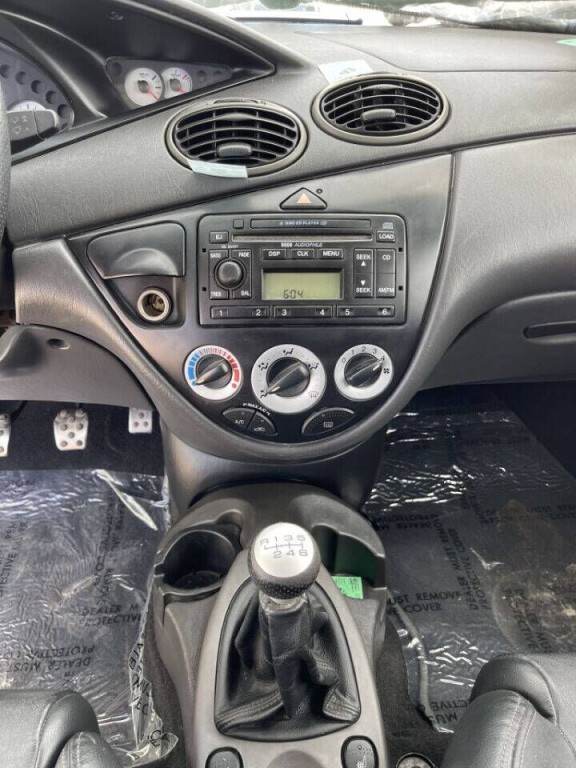 2004 Ford Focus Image 10