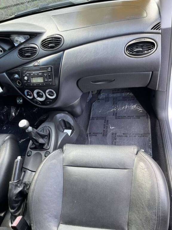 2004 Ford Focus Image 15