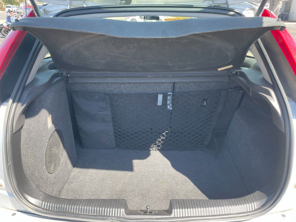 2004 Ford Focus Image 20