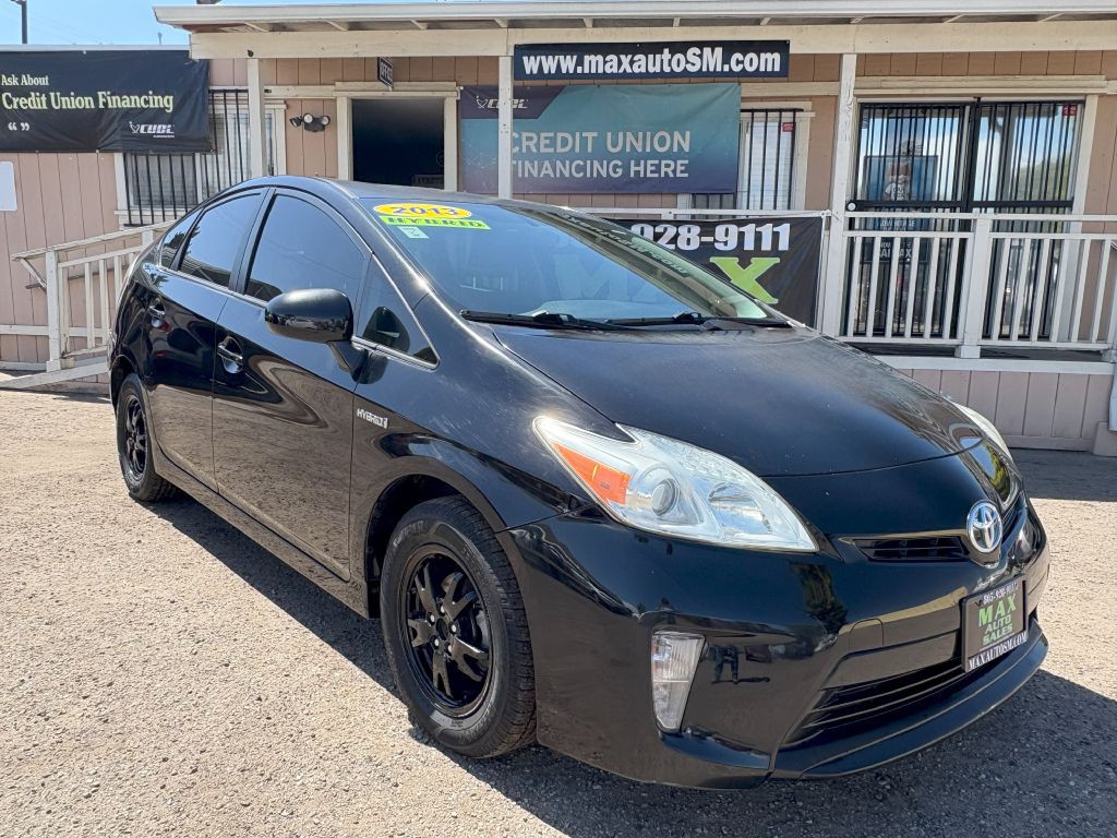 2013 Toyota Prius Image 2