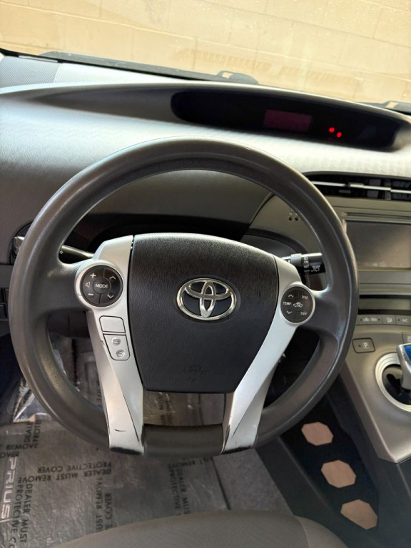 2013 Toyota Prius Image 13
