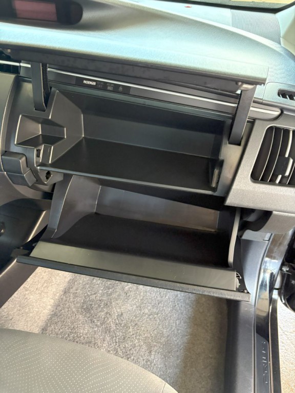 2013 Toyota Prius Image 15