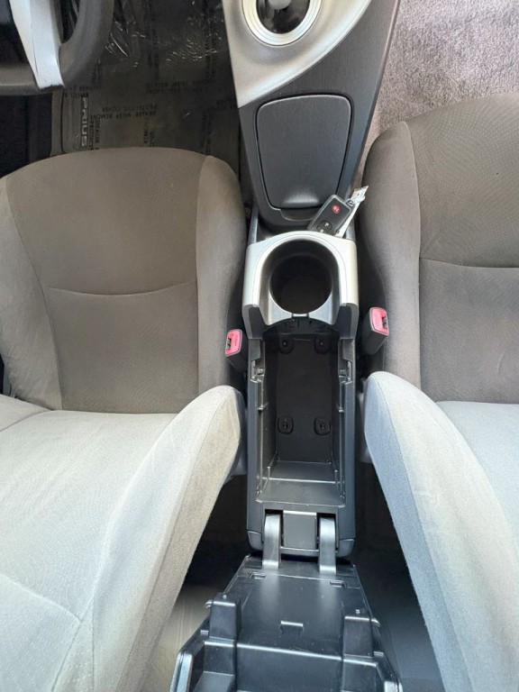 2013 Toyota Prius Image 19