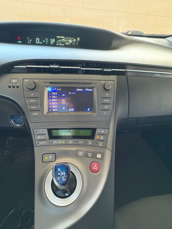 2013 Toyota Prius Image 21