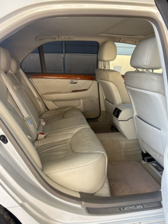 2003 Lexus LS 430 Image 12