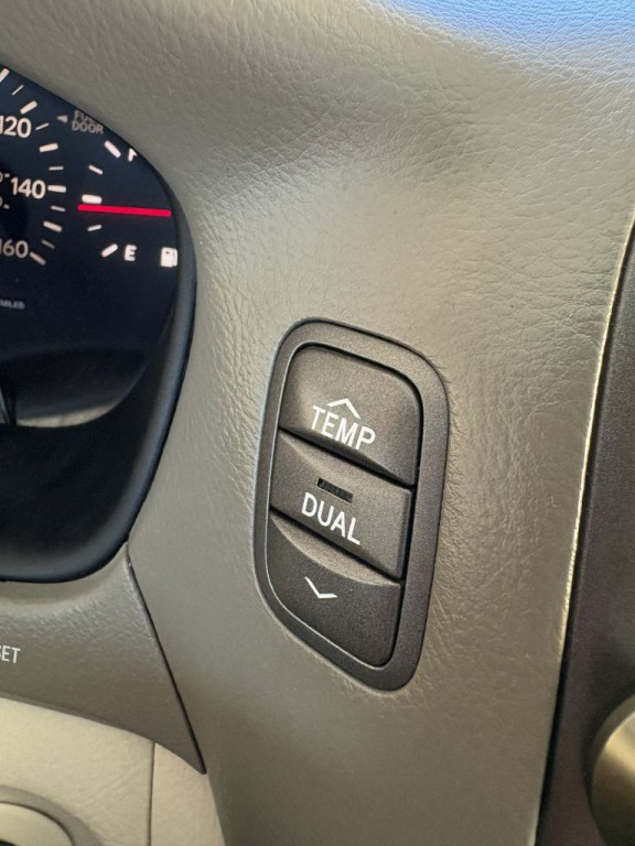 2003 Lexus LS 430 Image 25