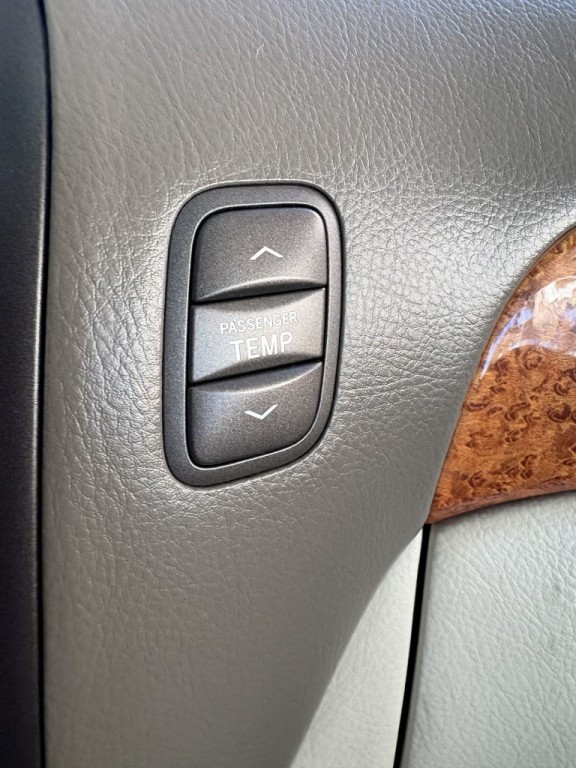 2003 Lexus LS 430 Image 26