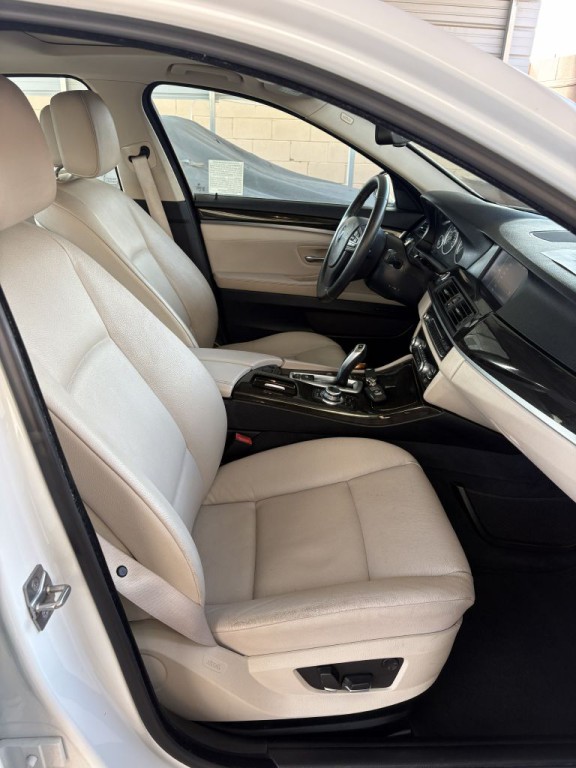 2012 BMW 5 Series Image 8
