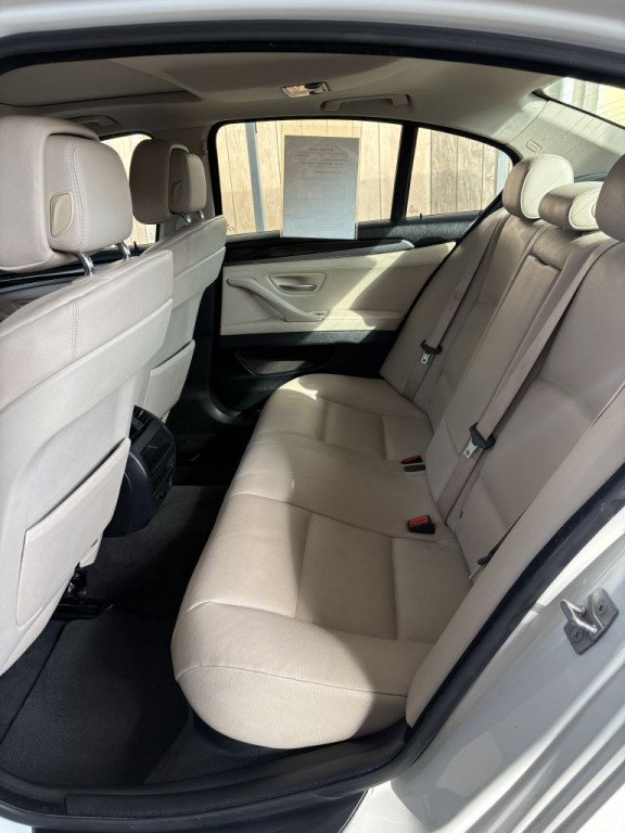 2012 BMW 5 Series Image 9