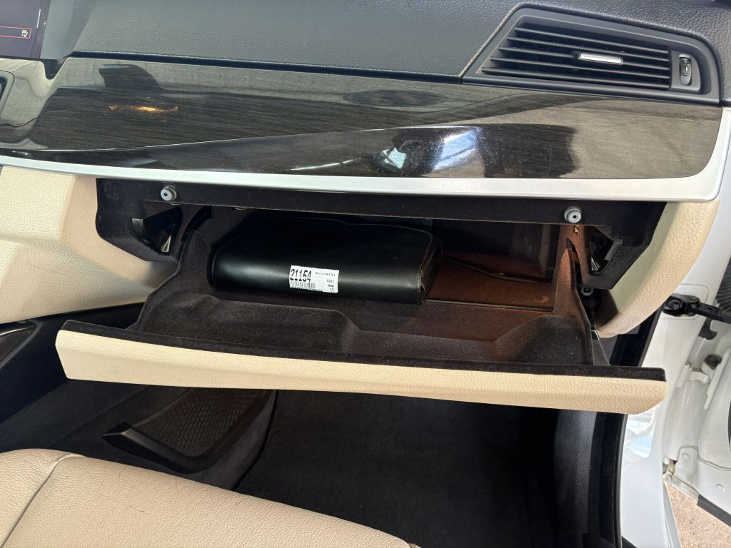 2012 BMW 5 Series Image 17